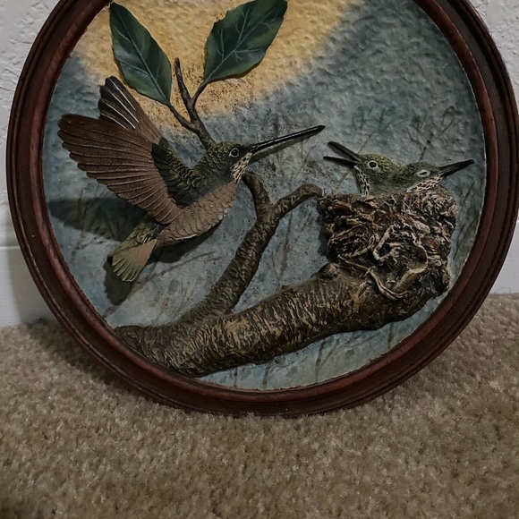 Second Nature Design Wildlife Collectibles Signed Hummingbird 3D Wall Plate 8.5” - Picture 5 of 12
